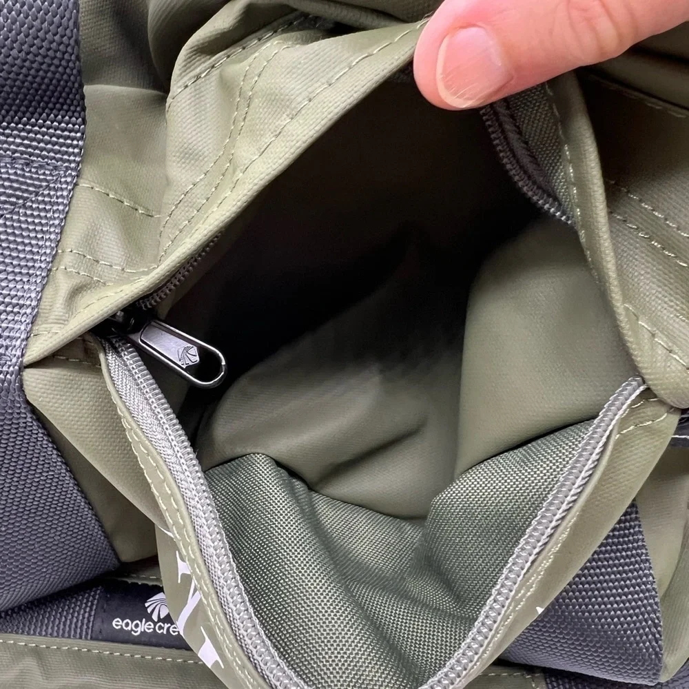 EAGLE CREEK TAUCK ARMY GREEN NO MATTER WHAT SMALL DUFFLE BAG
